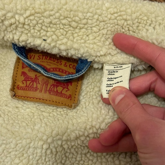 Levi’s Jean Jacket - Size Small Women’s - Picture 2 of 3